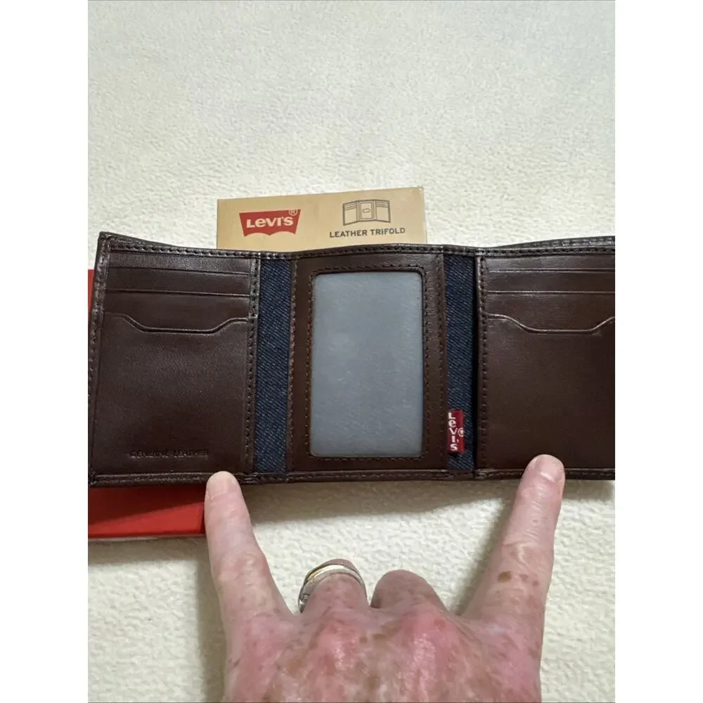 Levi's Mens Brown leather RFID Protection trifold wallet New With Tags